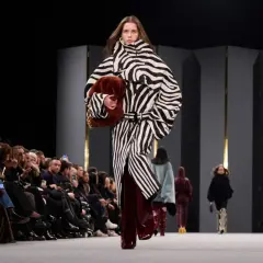Jakie płaszcze modne tej jesieni? Odkryj najgorętsze trendy!