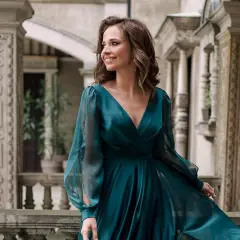 Jaka suknia na wesele syna, aby wyglądać elegancko i czuć się komfortowo?