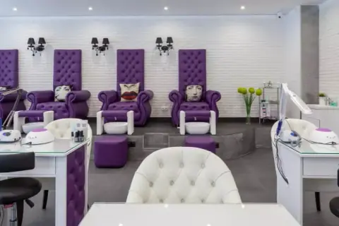 Inspirujące pomysły na nazwę salonu stylizacji paznokci, które przyciągną klientów