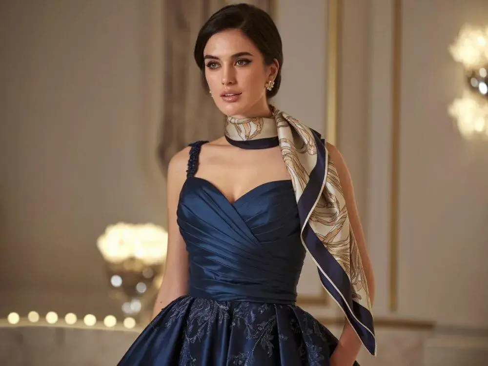 Jak wiązać szal do sukni wieczorowej – eleganckie metody i stylizacje dla Ciebie